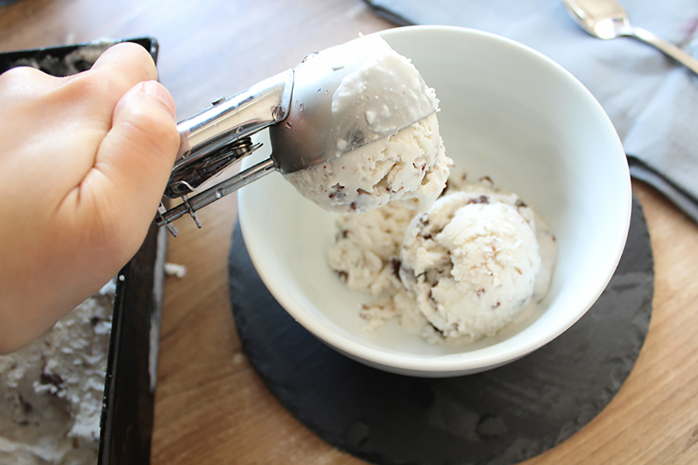 Superschnelles Kokos-Schoko-Eis (vegan)