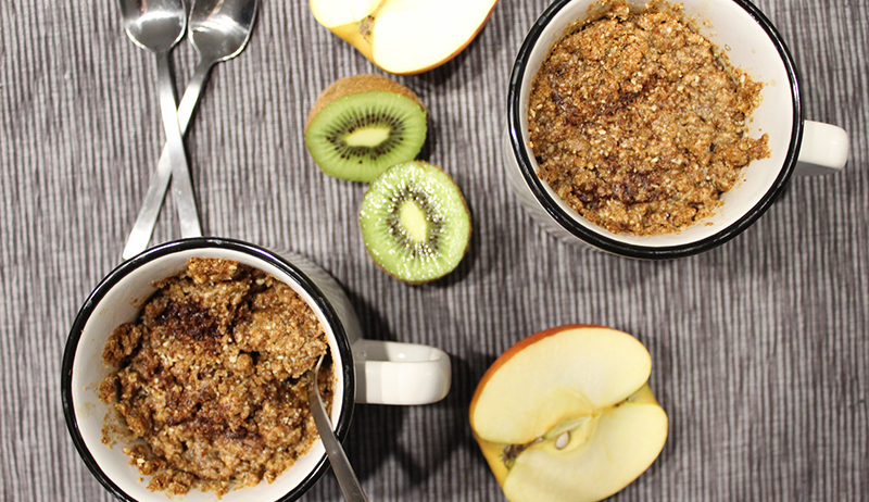 Kiwi-Apfel Crumble im Häferl