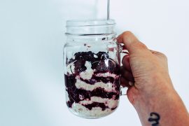 Veganer Go-To Brombeer-Joghurt Snack